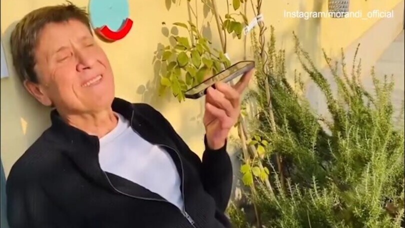 Il festival di Sanremo non è finito per tutti: Gianni Morandi canta 'Lettera 22'