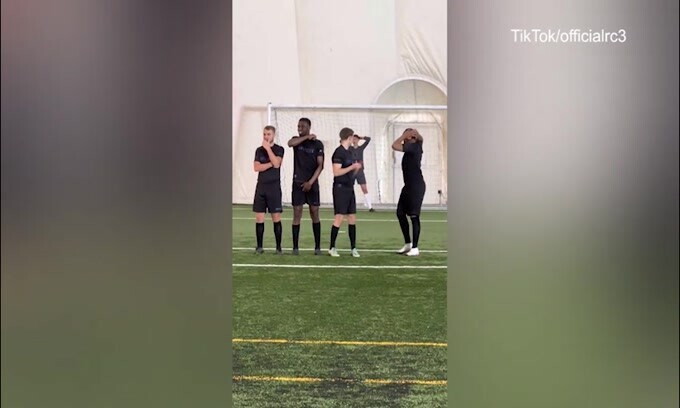 Roberto Carlos non ha perso la classe: il gol è pazzesco!