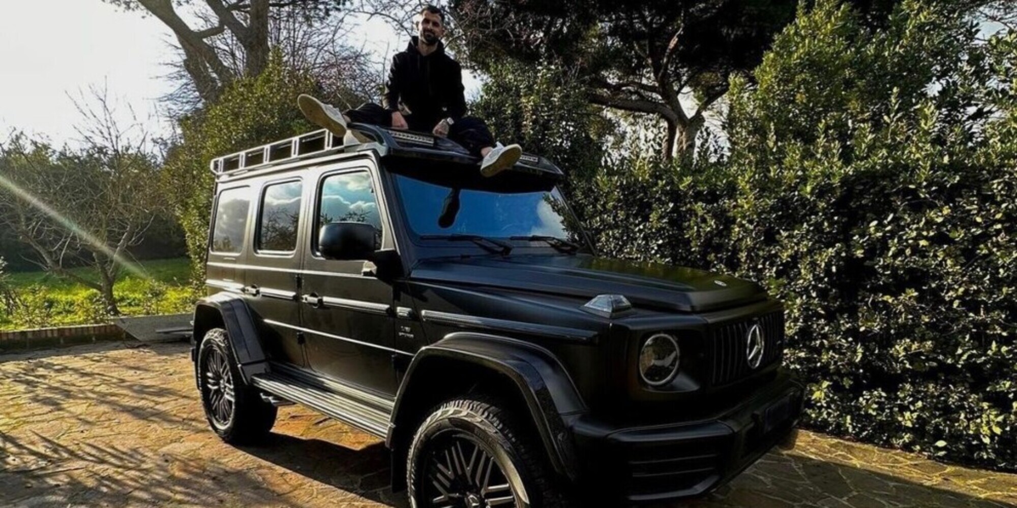 Hysaj tra Lamborghini, Ferrari e Mercedes: il laziale "corre" nel lusso