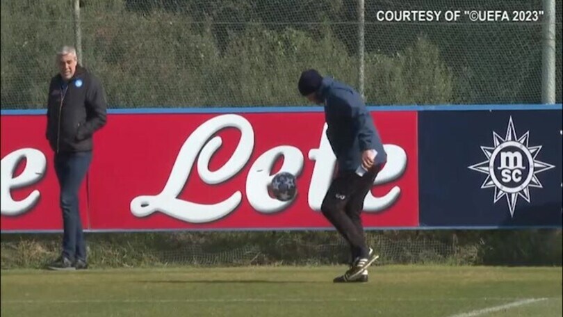 Chiede il pallone e inizia a palleggiare: è Spalletti-show!