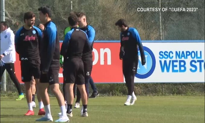 Napoli, rifinitura pre-Eintracht: Osimhen in gruppo
