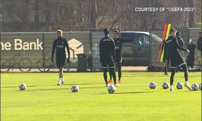 La rifinitura dell'Eintracht alla vigilia del Napoli
