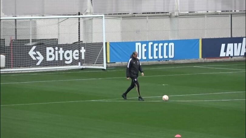 La Juve si sta allenando ma Allegri non la segue: meglio i tiri in porta!