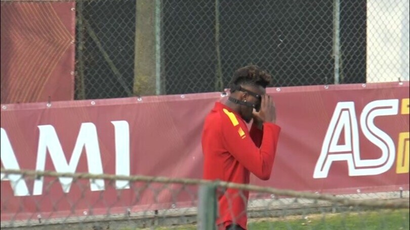 Roma, nell'allenamento pre Salisburgo spunta un Abraham mascherato