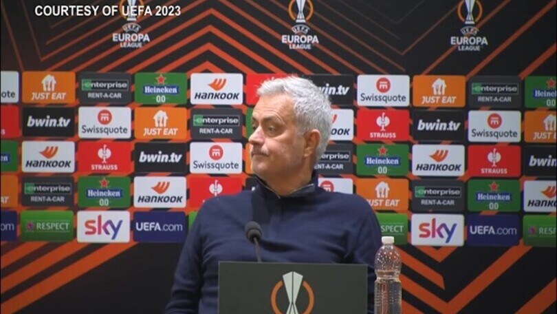 Mourinho scherza in conferenza: "Prendi i soldi e vai a casa"