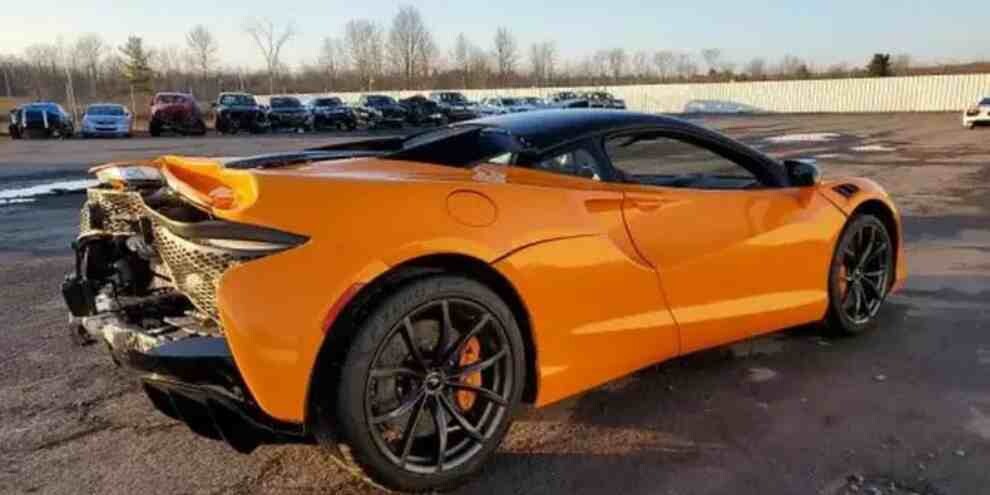 La McLaren rovinata all'asta