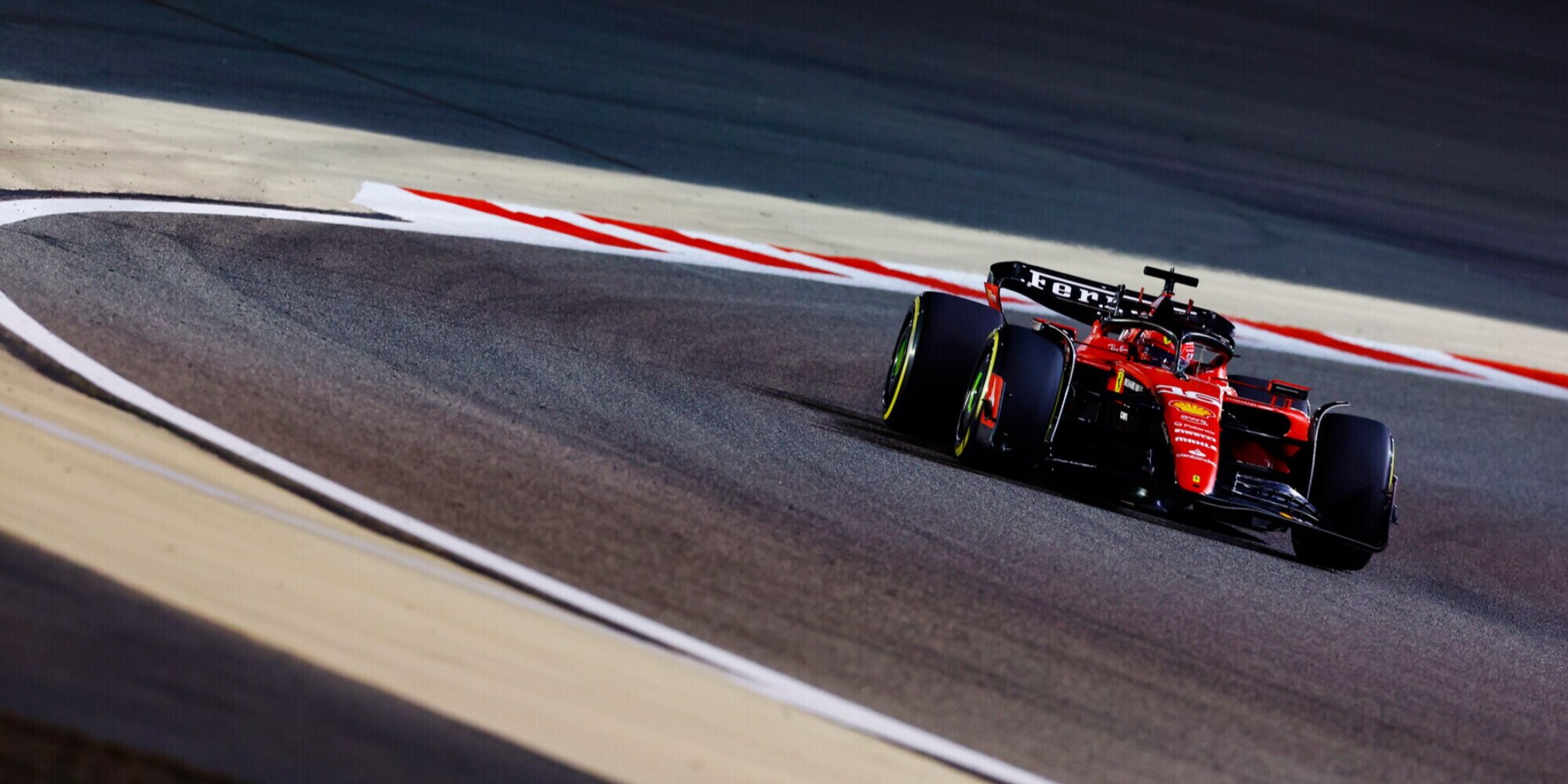 Ferrari, Leclerc stenta in Bahrain e Sainz lontano dai primi: giorno 2 di test