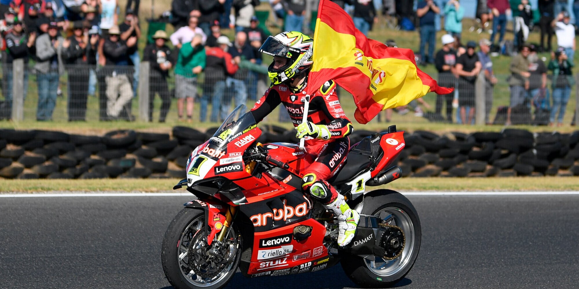 Superbike, doppietta Ducati a Phillip Island: Bautista vince davanti a Rinaldi, lontano Rea