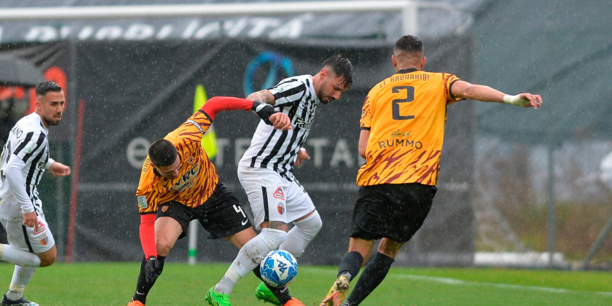 Ascoli-Benevento 0-0: Paleari muro, Stellone resiste in dieci