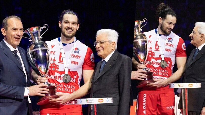 Mattarella consegna la Coppa Italia a Piacenza