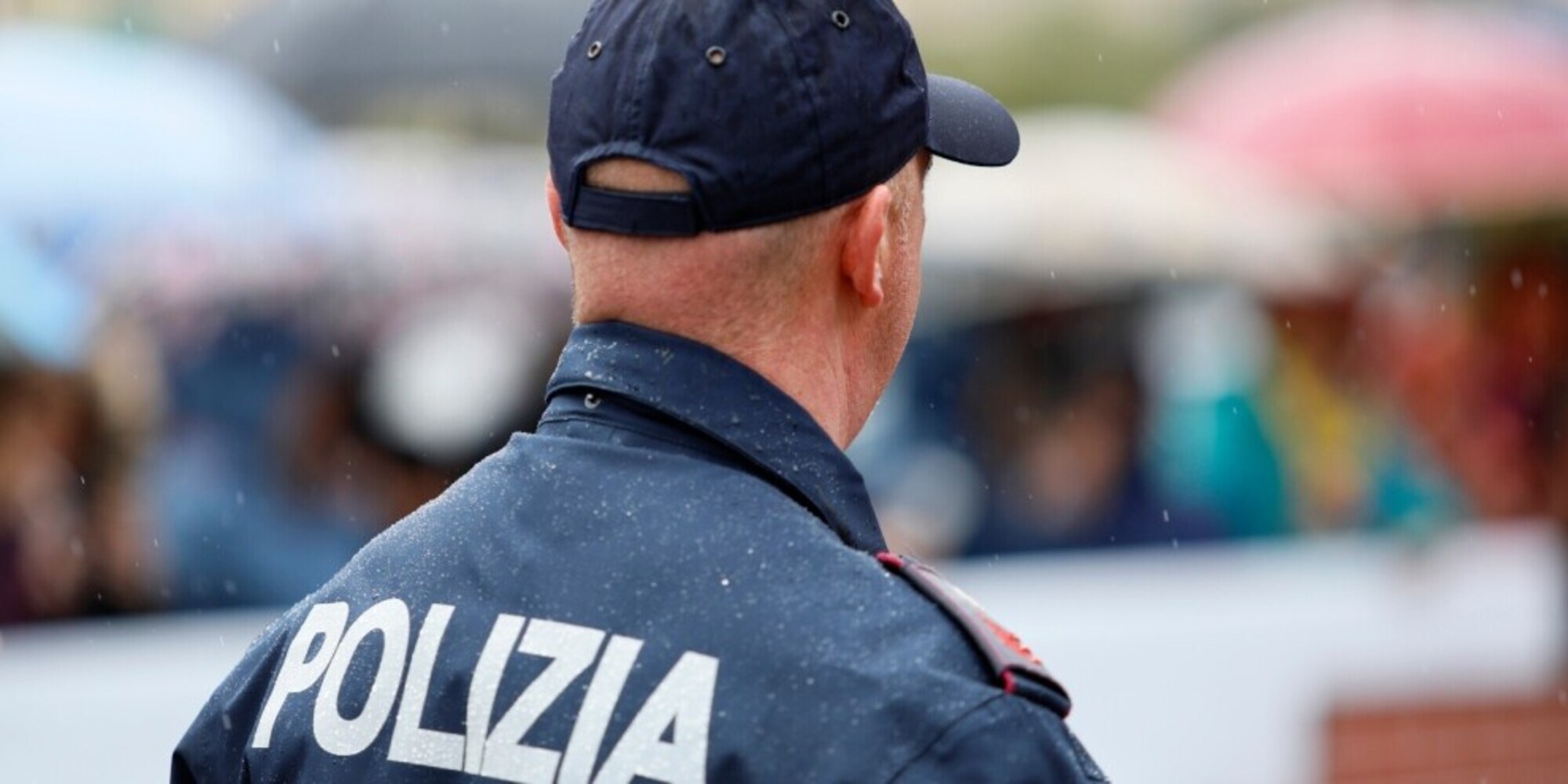 Prendeva la droga in volante e coi soldi delle multe: vigile nei guai