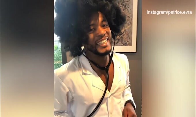 Monday motivation, lo show di Evra: eccolo in versione dottore