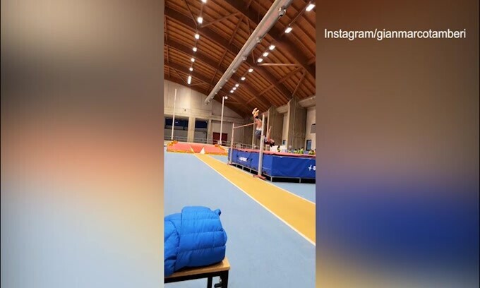 Gimbo Tamberi e il salto a rallenty: le immagini social