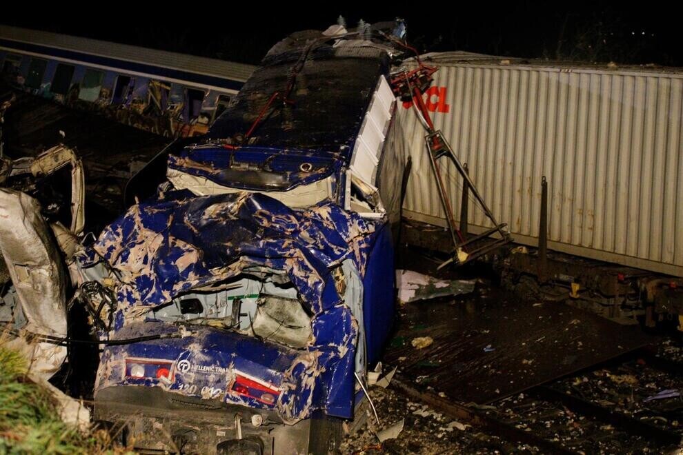 Paura in Grecia: più di 40 morti e 130 feriti in un incidente ferroviario