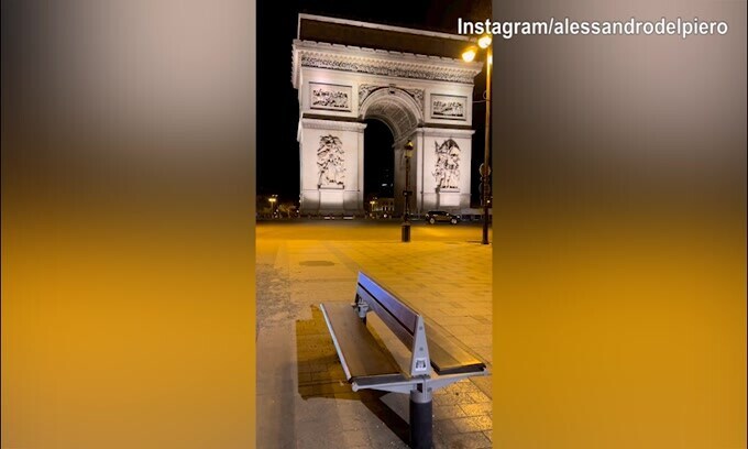 Del Piero illumina...l'Arc de Triomphe