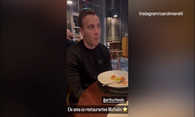 Ex Juve, Arthur golosone: non gioca ma si gode la cena stellata
