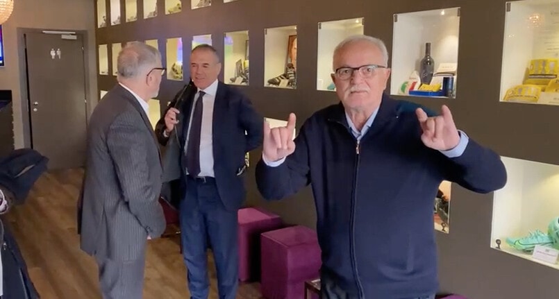 Inter, Cottarelli con Bedin nel ristorante di Zanetti: e Mazzola fa le corna!