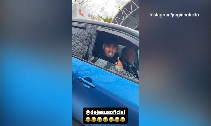 Gabriel Jesus va a scuola guida, Jorginho lo deride: il video è virale!