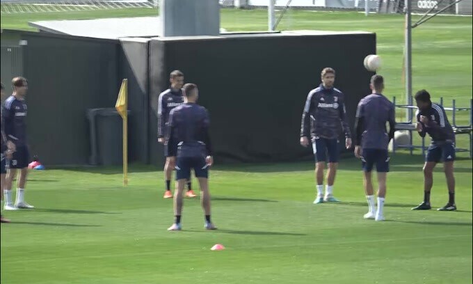 Per la Juve rifinitura in vista del Friburgo: le immagini