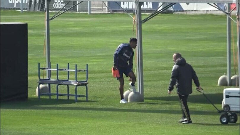 Juve, le ultime: Pogba a colloquio con Allegri e Alex Sandro a parte