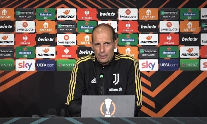 Allegri: "Occorre porre le basi per il passaggio del turno"