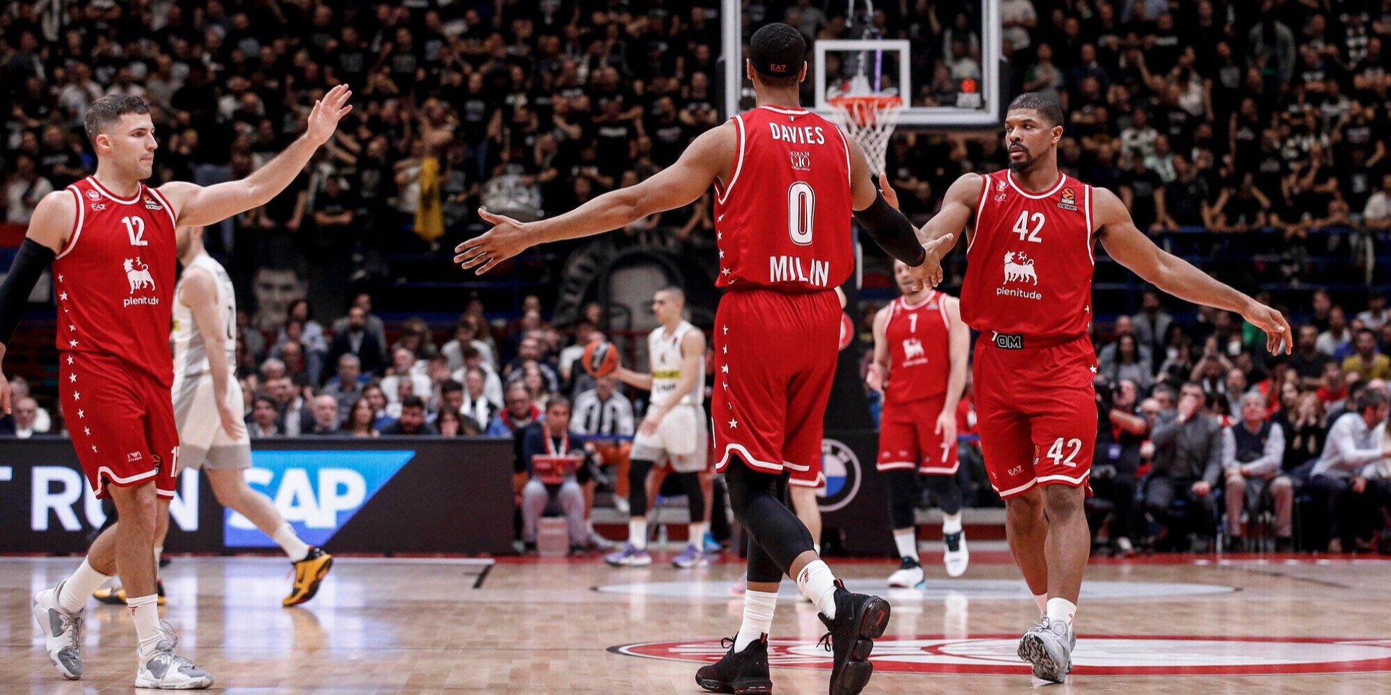 Basket, Davies e Baron trascinano l'Olimpia in Eurolega. Virtus, show Weems-Teodosic