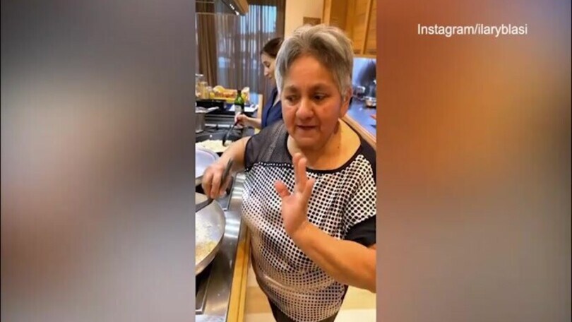 Paella di pesce, polpette ed empanadas: la cena di Ilary Blasi è top