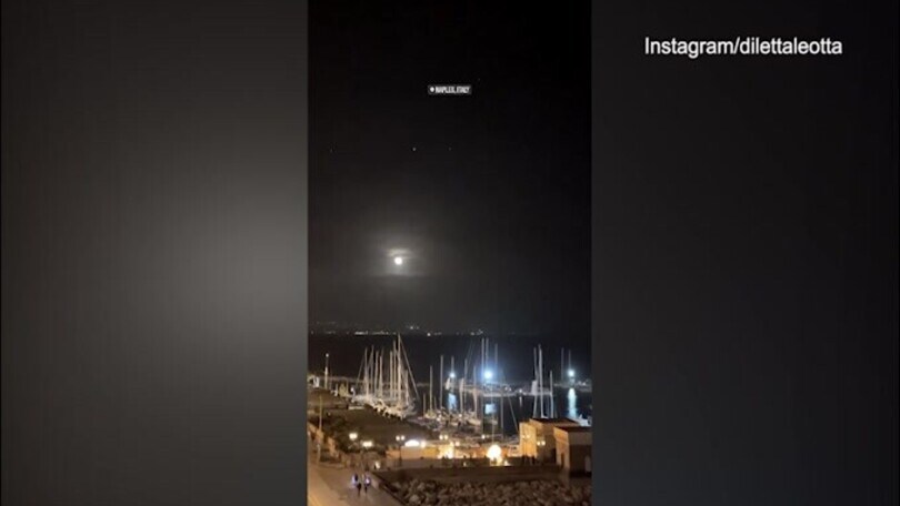 Diletta Leotta è a Napoli: il video al chiaro di luna sul mare
