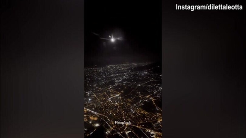 Diletta Leotta lascia Napoli: eccola in aereo mentre torna a casa