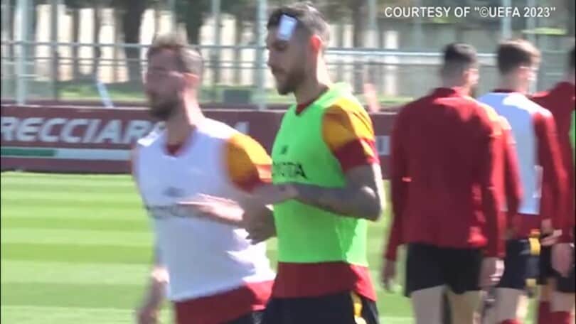 Roma, Pellegrini corre senza caschetto: Mancini glielo ruba!