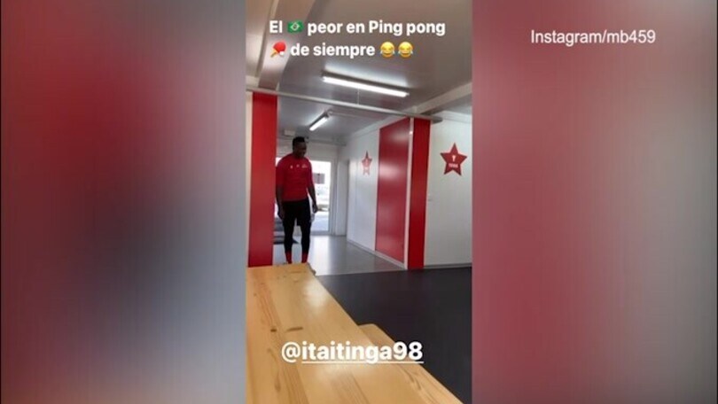 Balo esulta in maniera plateale... ma è solo una partita di ping-pong!