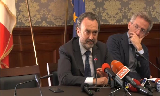 Giuliano (Questore Napoli): "Unici feriti persone in divisa"