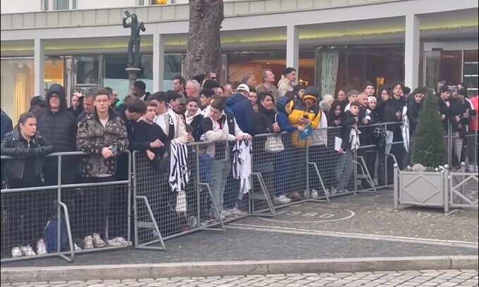 Tifosi tedeschi disturbano la Juve: esplosi petardi nella notte