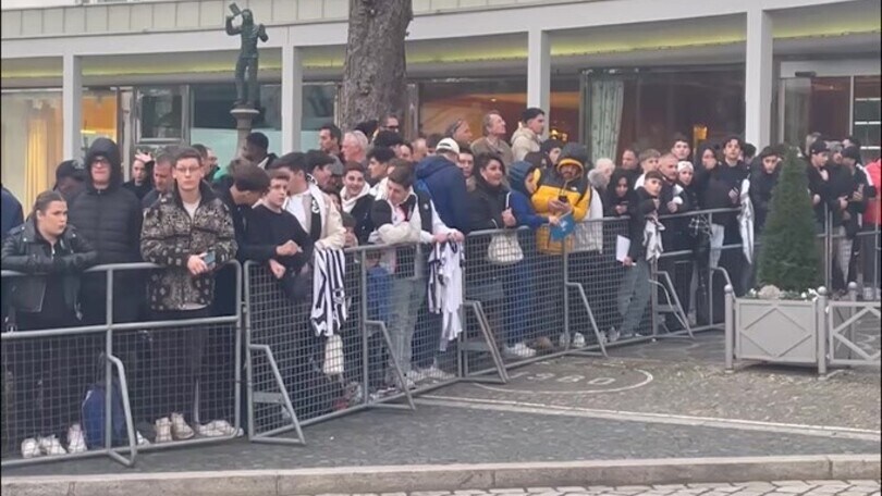 Tifosi tedeschi disturbano la Juve: esplosi petardi nella notte