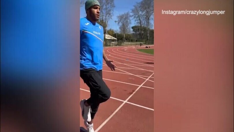 Jacobs sprinta: allenamento sotto al sole