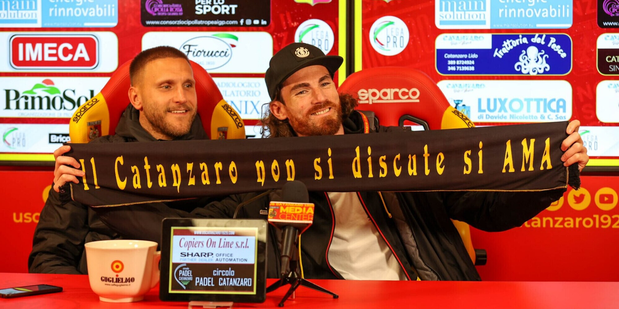 Serie C, bagarre nei gironi A e B. Il Catanzaro prepara la festa