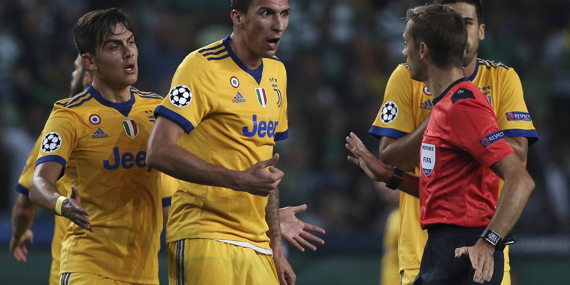 Juve-Ajax, arbitra Turpin: un precedente con i bianconeri