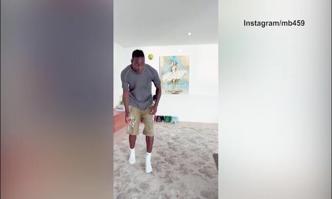 Balotelli show: il video dei palleggi con la pallina da tennis