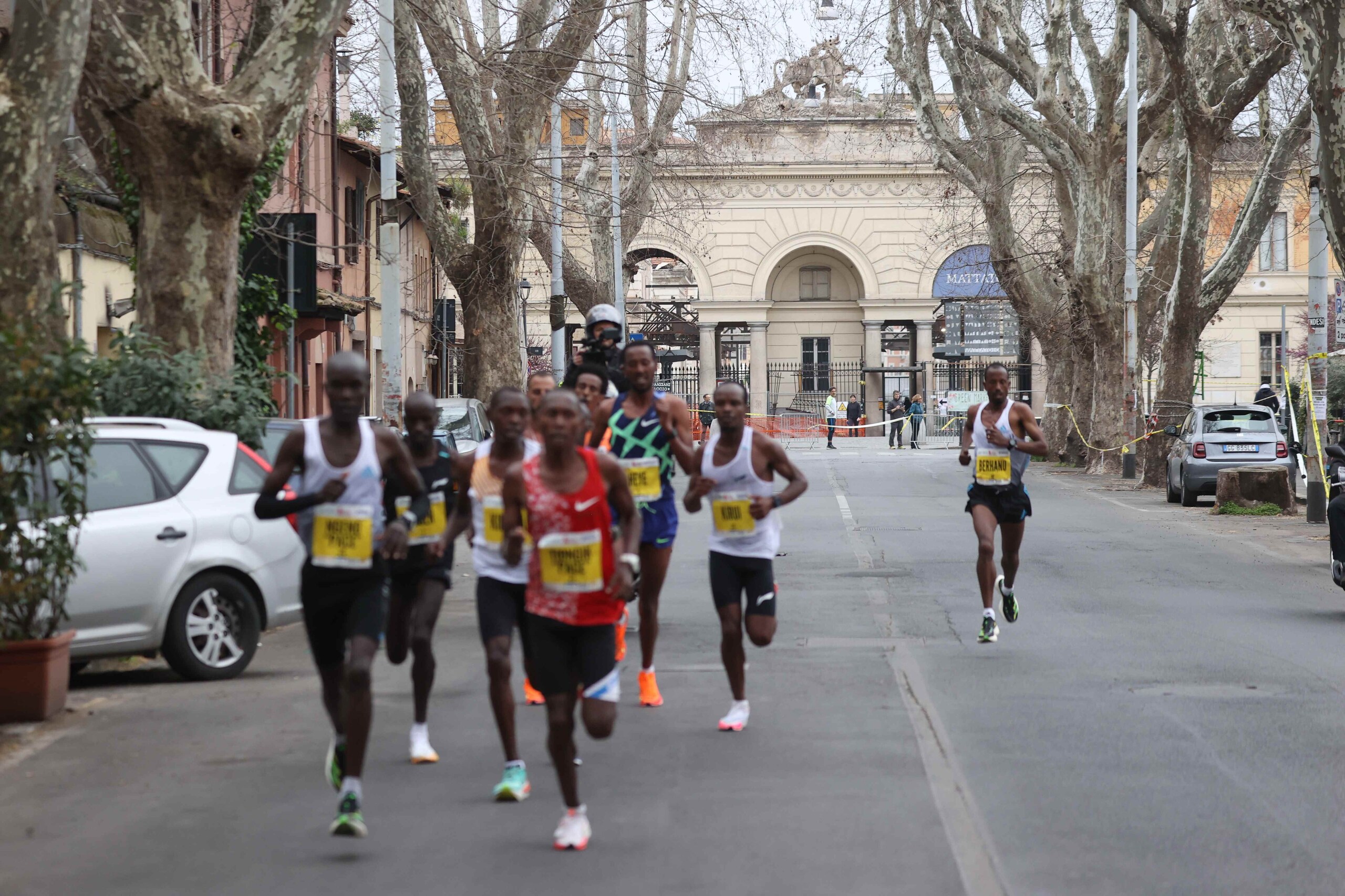 Frecce Tricolori, è partita la Acea Run Rome The Marathon, 30mila cuori battono all’unisono