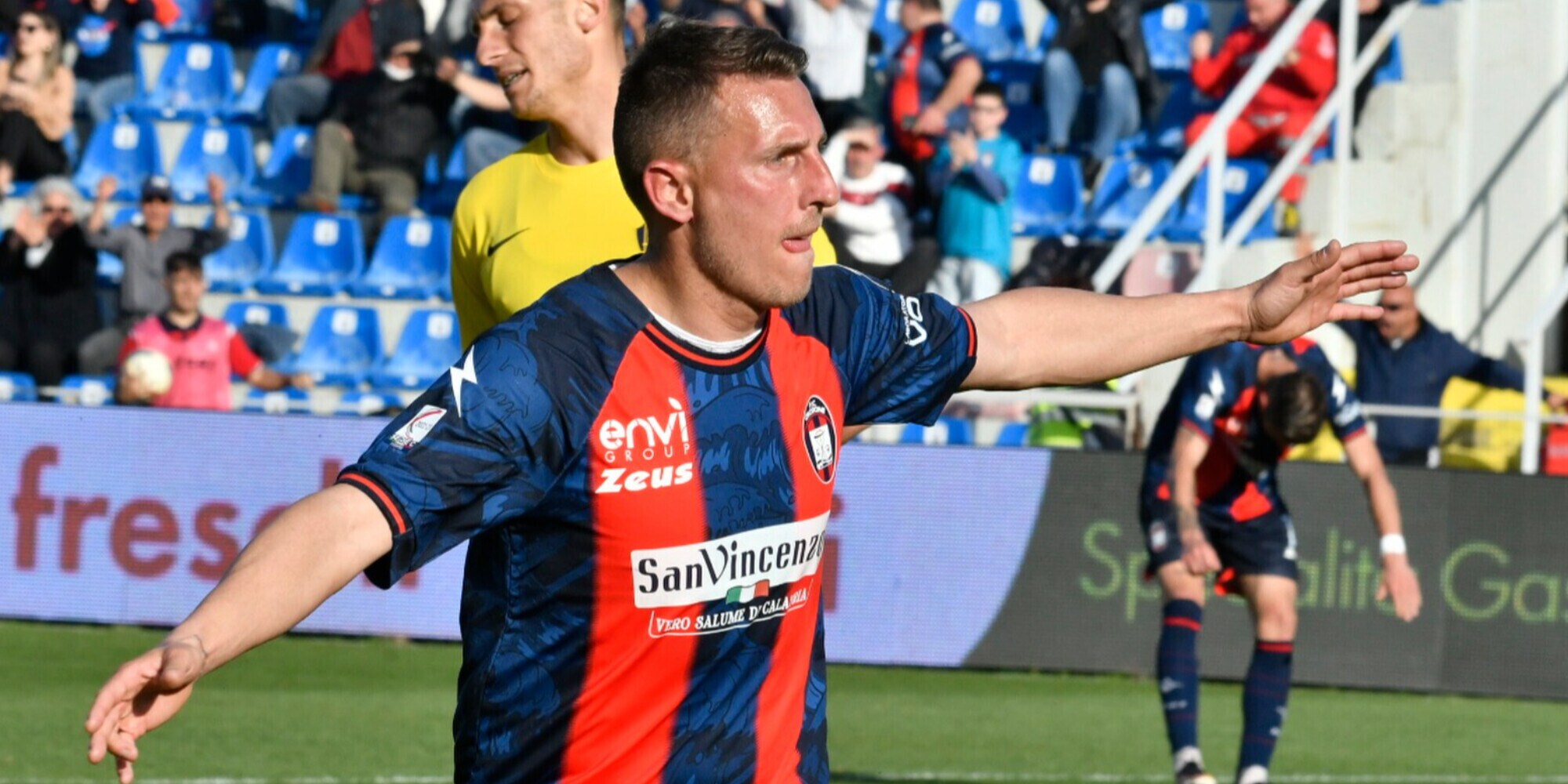 Il Crotone di Zauli rimonta la Viterbese, la FeralpiSalò allunga in vetta