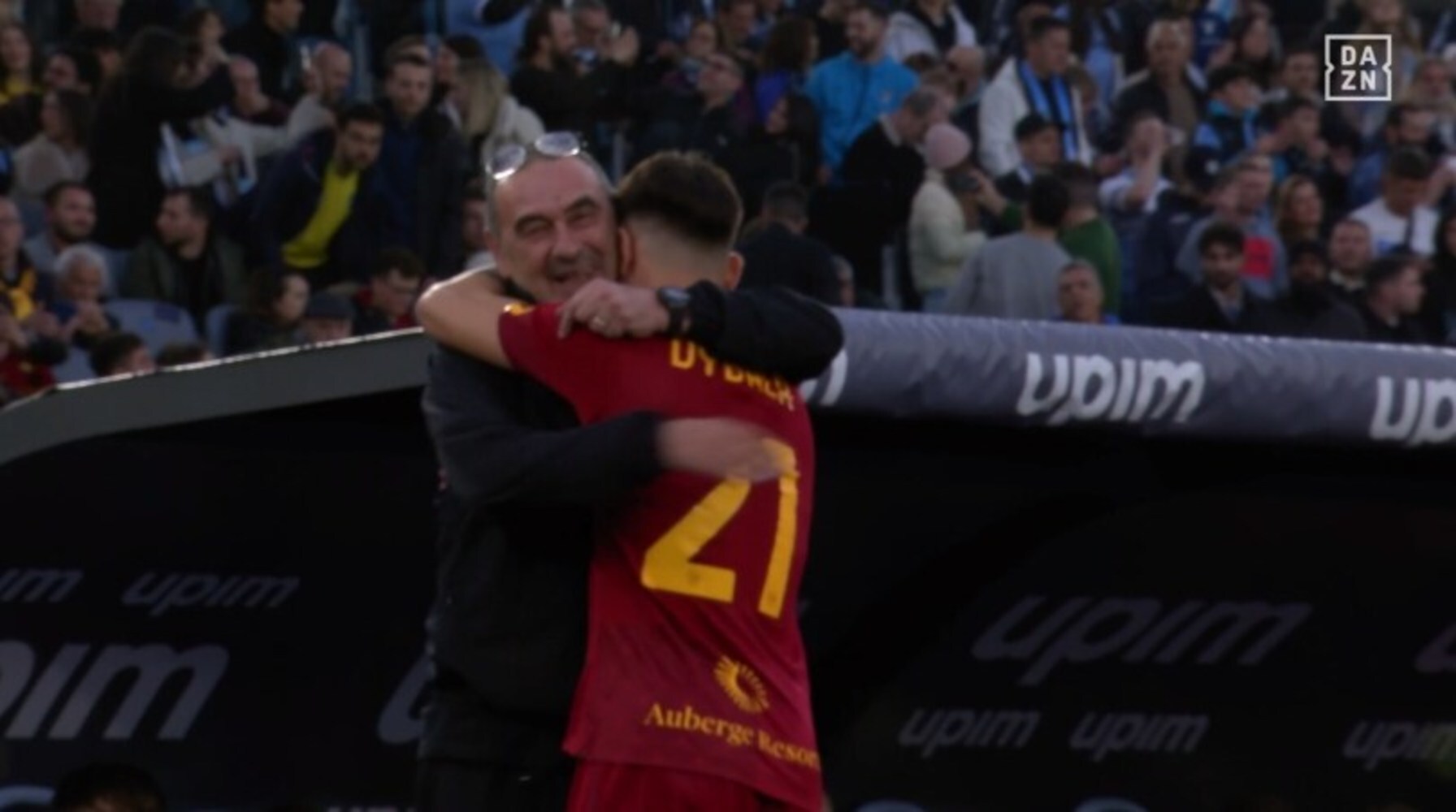 Dybala ritrova Sarri: il commovente abbraccio prima di Lazio-Roma