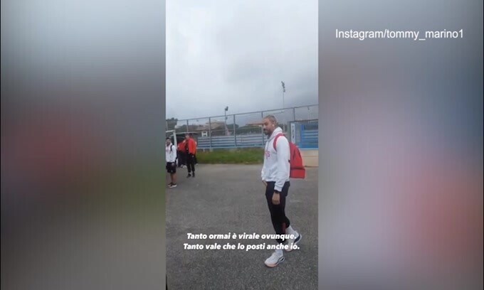 Finisce la partita e (non) chiedono una foto: Marino ingannato dai tifosi avversari