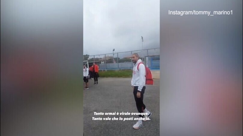Finisce la partita e (non) chiedono una foto: Marino ingannato dai tifosi avversari