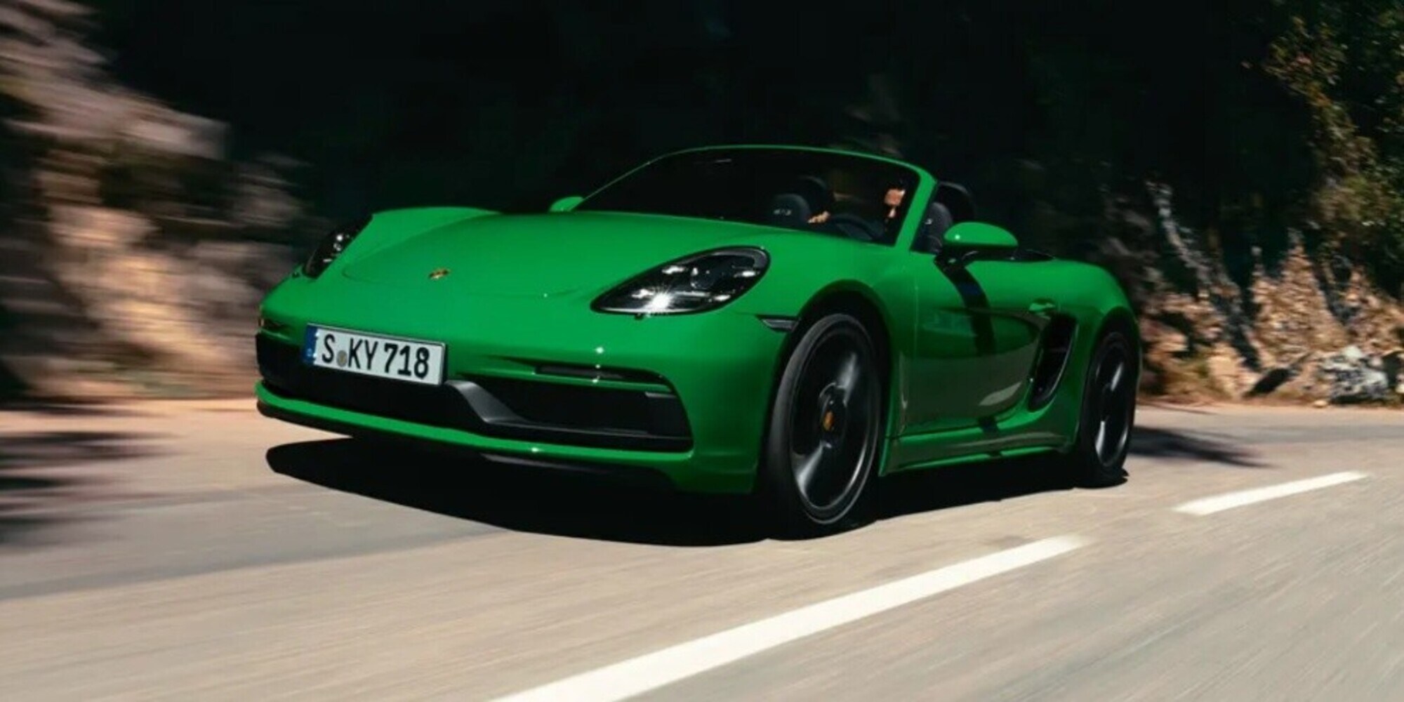 Neopatentato contromano con la Porsche, il noleggio finisce malissimo