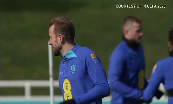 Italia, Kane è pronto a sfidarti: ecco l'allenamento inglese