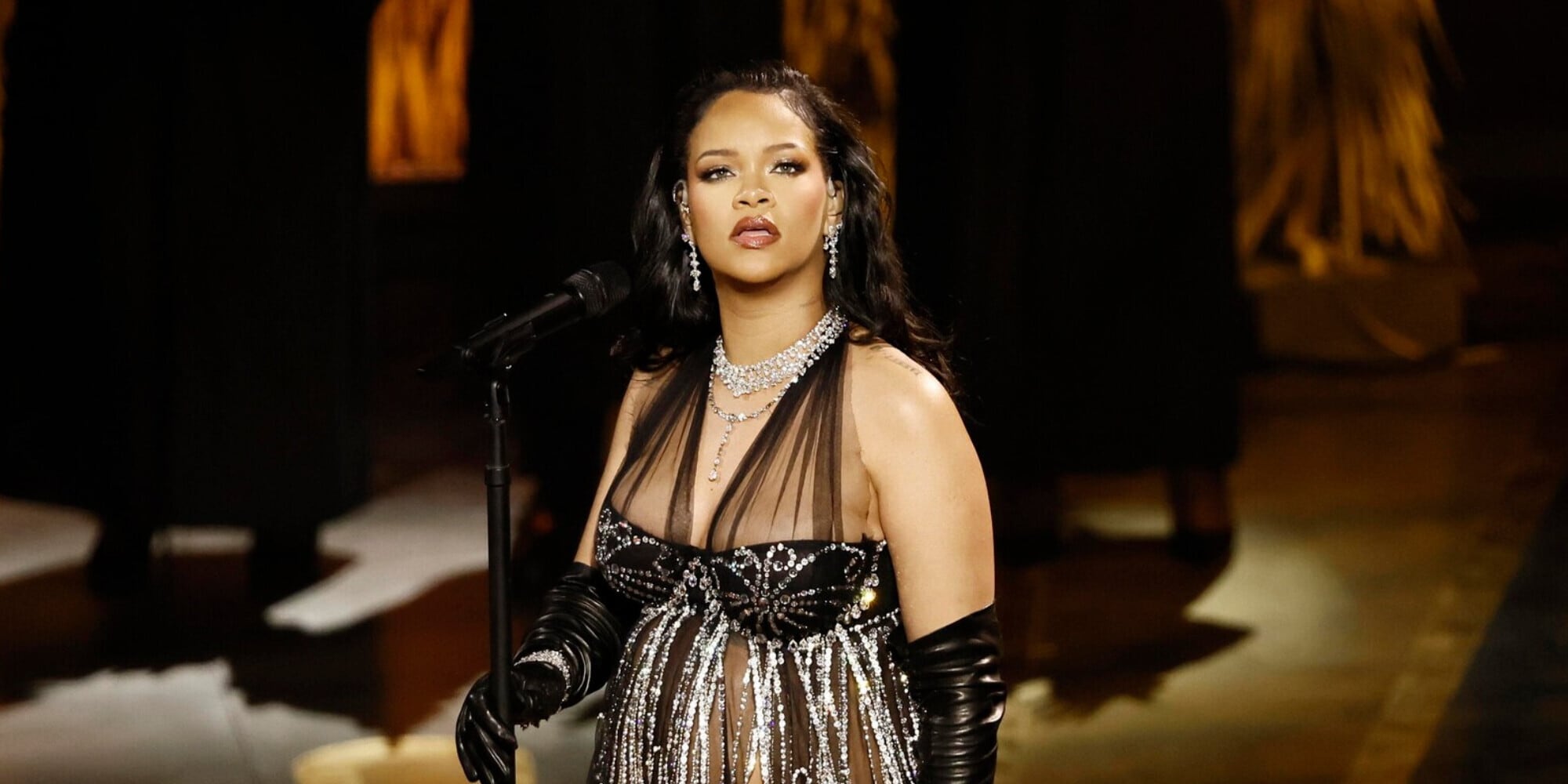 Rihanna, irruzione in casa: costretta a chiamare la polizia