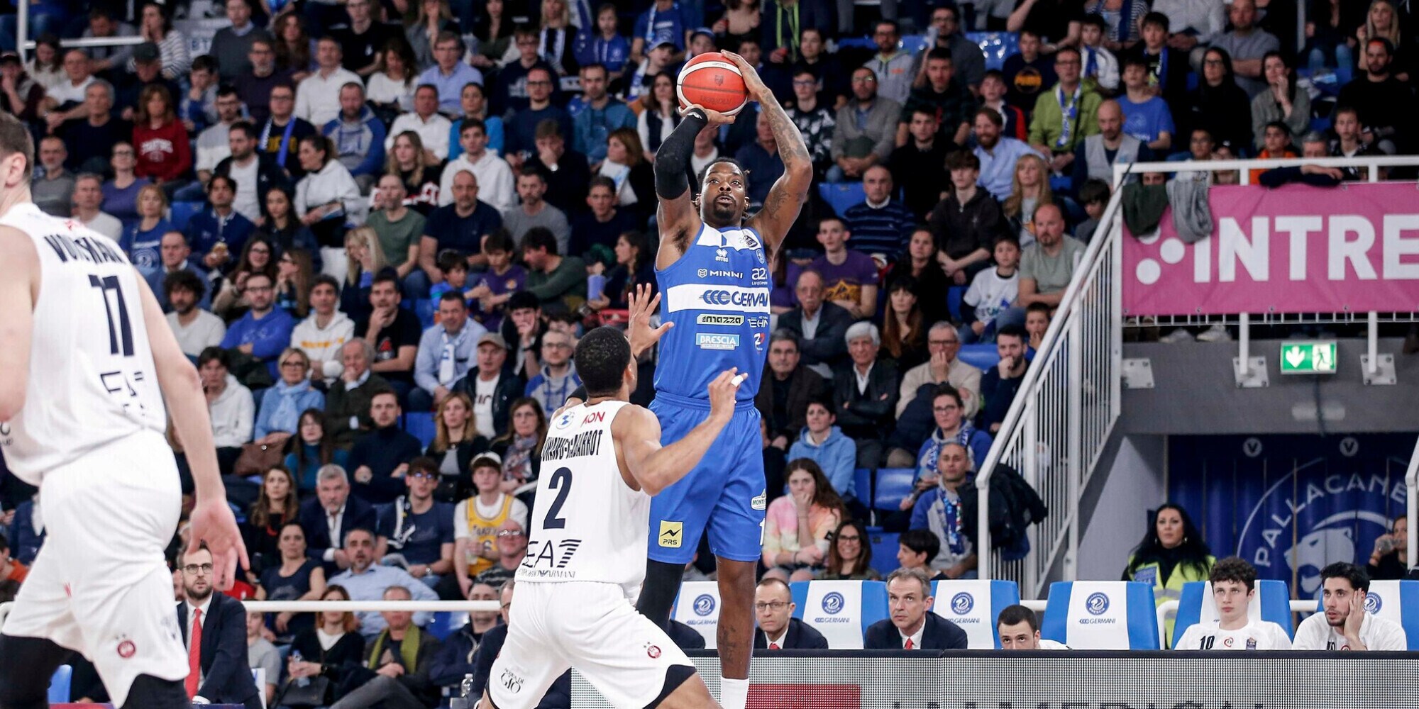 Basket: Milano ko a Brescia, Tortona fallisce l'aggancio. Vince Bologna