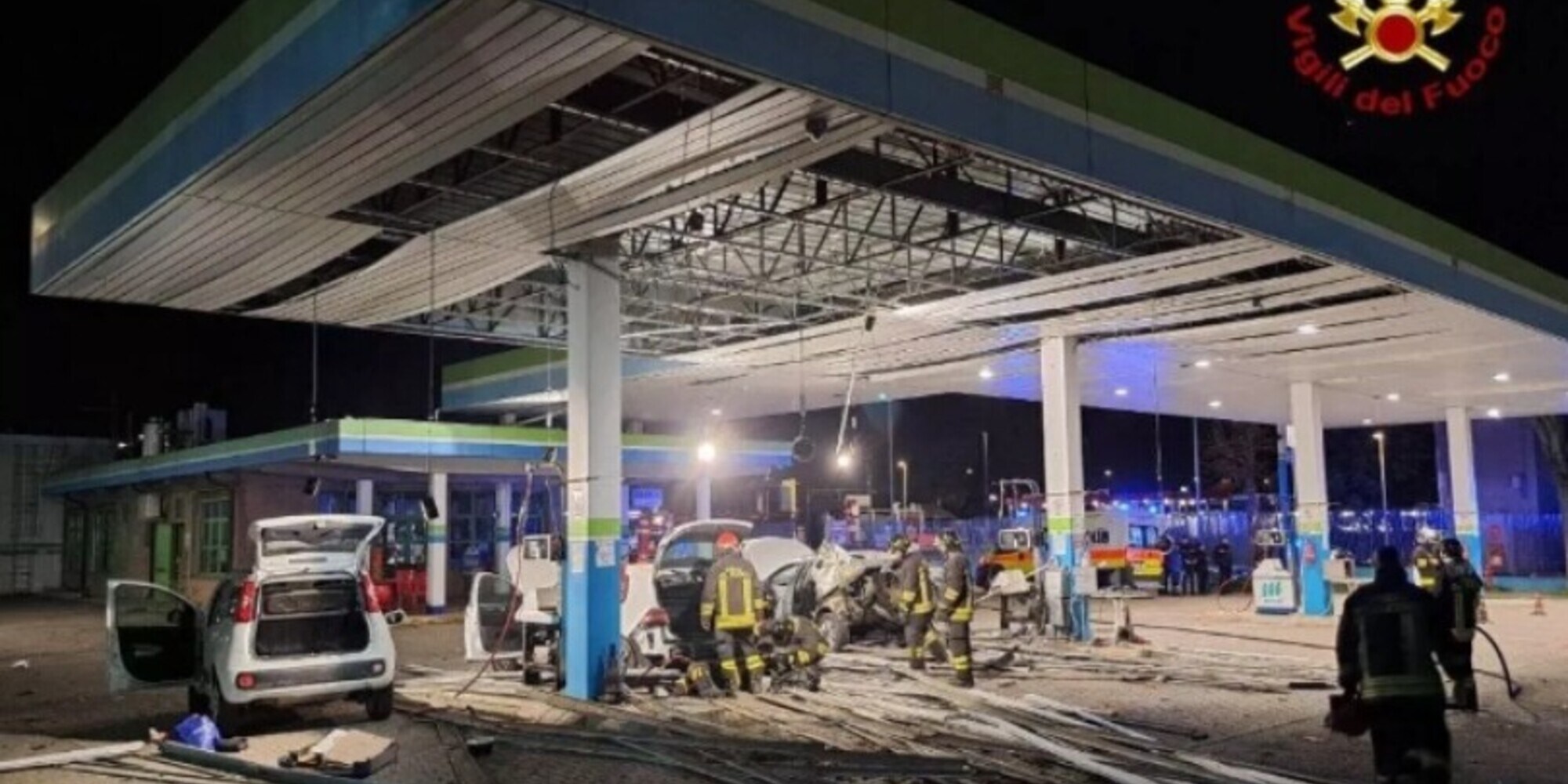Fa il pieno di metano all'auto, poi l'esplosione: paura a Borgo Panigale