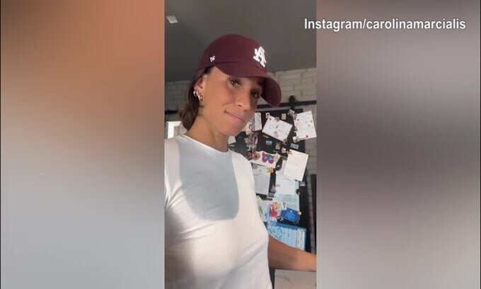 Carolina Marcialis cucina il pranzo