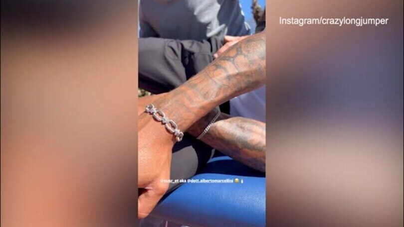 Salt Bae è il nuovo fisioterapista di Jacobs: la gag social è virale